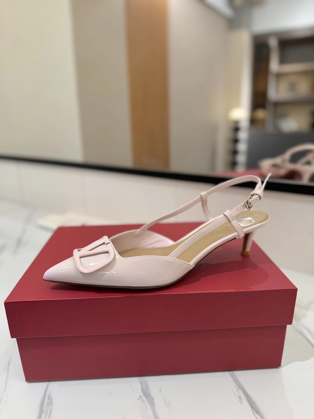 COCO-- V1859ti9o WS0Q70TMKW34PINK goatskin VLogo Signature Heel height：4.5CM item:E-X138C3001